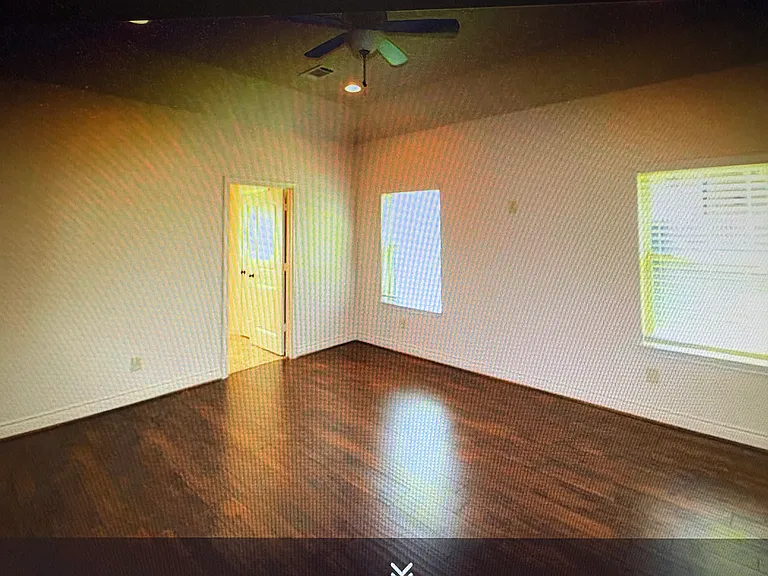 10911 Hillside Dr — Photo 6