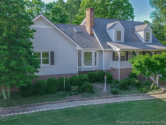 3rd image of 18 Fairway Ln