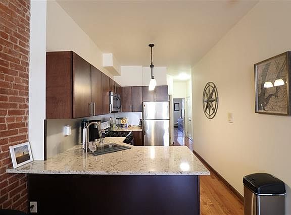 4th image of 927 Willow Ave APT 4