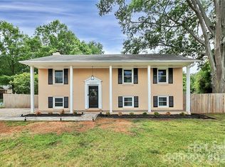 3052 Brookridge Ln, Charlotte, NC 28211