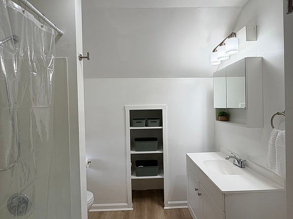 3rd image of 736 Main St #3