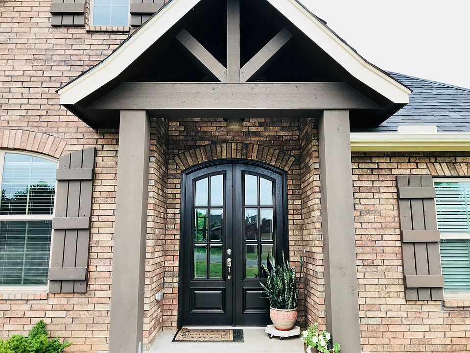 Beautiful wood columns 