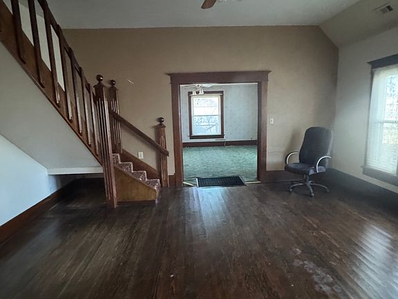 3rd image of 302 N Chickasaw St