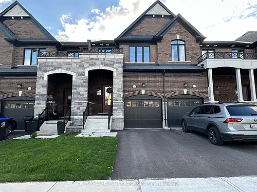 1471 Blackmore St Photo 1