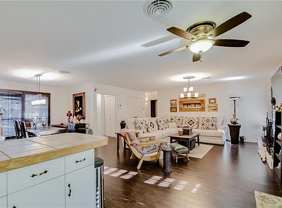 3rd image of 36 Regents Park Dr