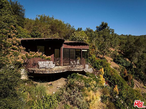 2nd image of 3546 Mandeville Canyon Rd