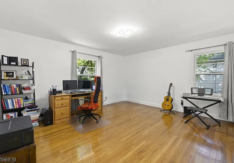 400 Hobart Ave — Photo 12