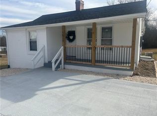 520 Parker Rd, Mount Airy, NC 27030