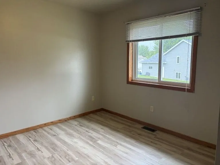 2909 W Frank St — Photo 13