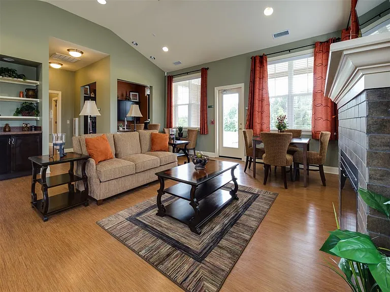 Brighton Pointe Apartments Homes — Photo 11