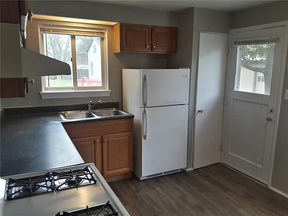 3rd image of 1017 Grace St
