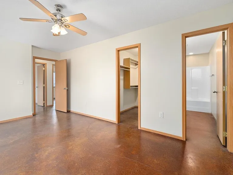 527 S Gordon St — Photo 14