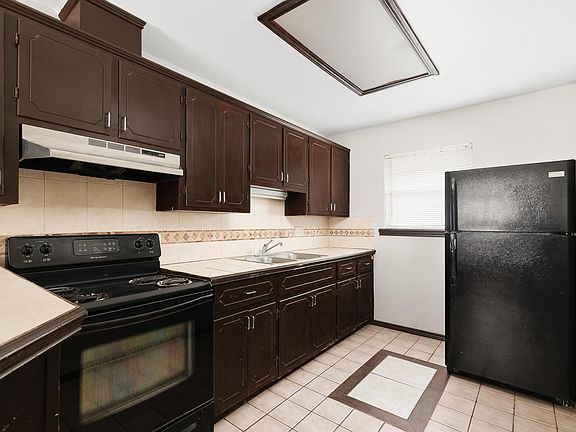 4th image of 601 Gastel Cir #3
