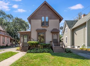 569 Addison St, Elgin, IL 60120