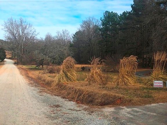 4th image of 814 Veterans Dr
