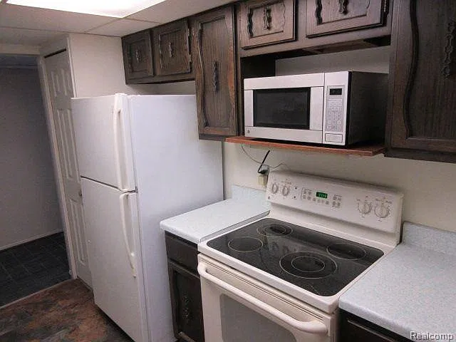 2 bed, 1.0 bath, 1370 sqft, $1,750 — Photo 4