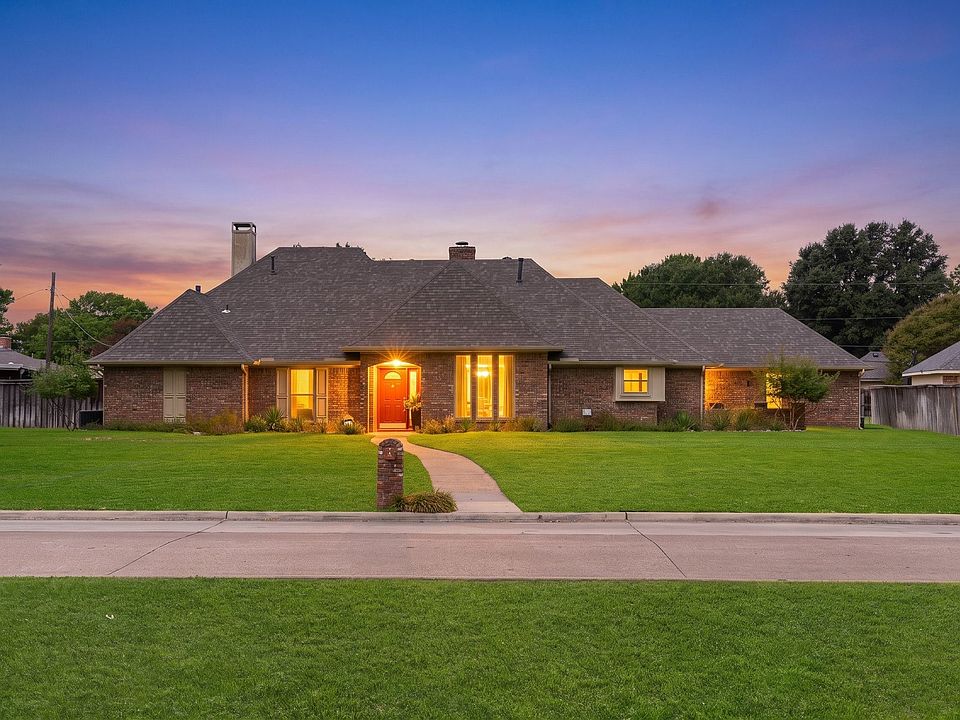 1st image of 221 Manor Way