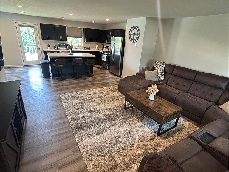 313 Ruth Ct — Photo 2