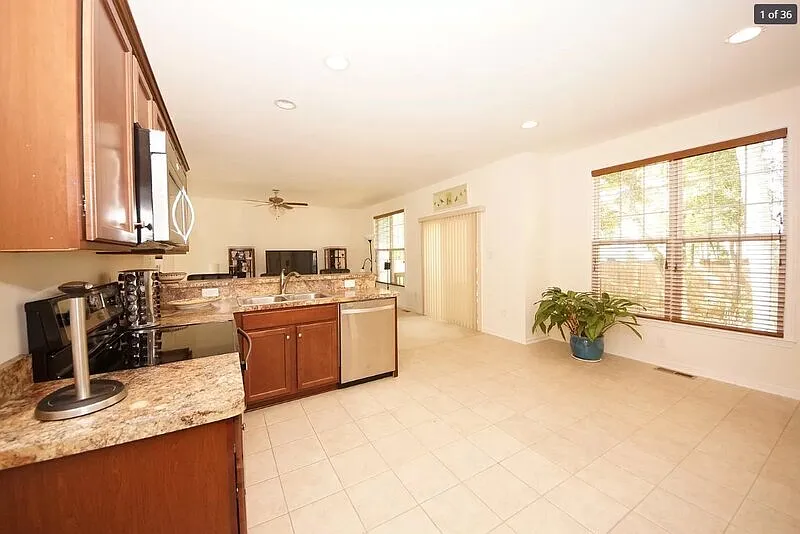 4 bed, 2.5 bath, 2282 sqft, $2,650 — Photo 2