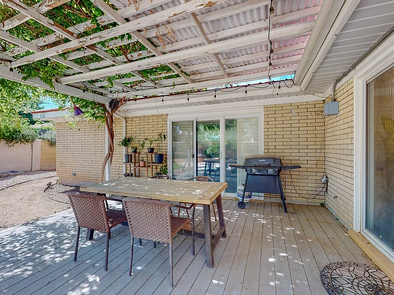 2810 Carolina St NE — Photo 35