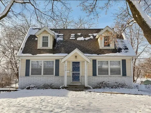 1938 63rd St, Windsor Heights, IA 50324