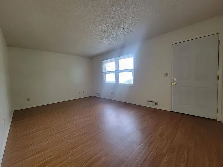 4222 Phillip St — Photo 2