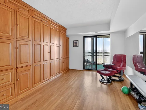 15115 Interlachen Dr #3-904, Silver Spring, MD 20906