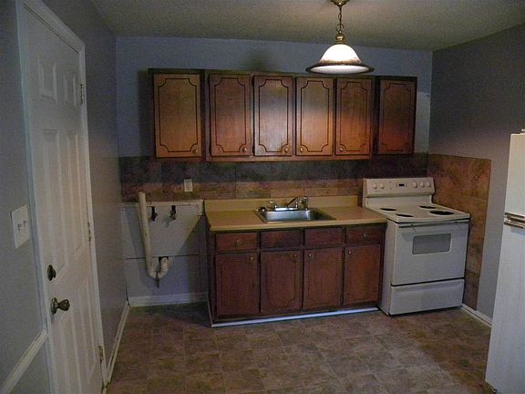 4th image of 214 Victory Ln NE