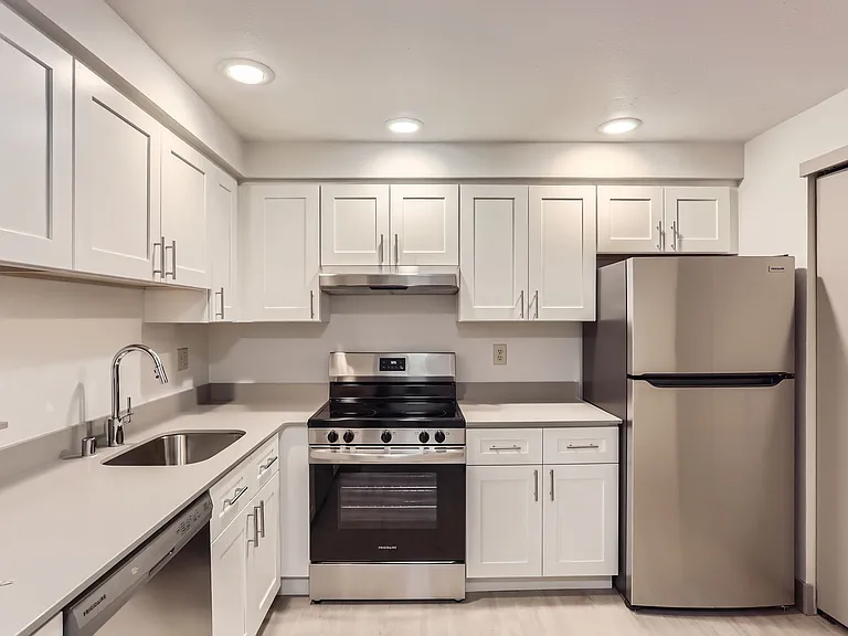 205 SW Clark St #C2 — Photo 1