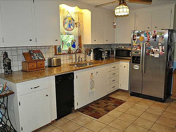 4th image of 28 Kenmore St