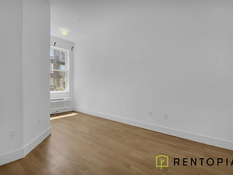 28 Meserole St #2 — Photo 6