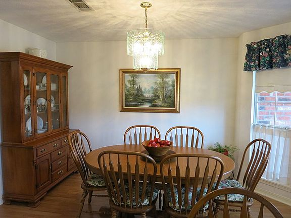 4th image of 715 Oakland Dr