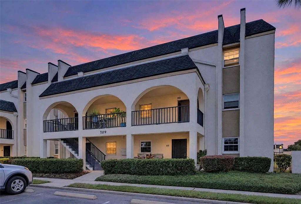 2 bed, 1.5 bath, 1068 sqft, $1,700 — Photo 3