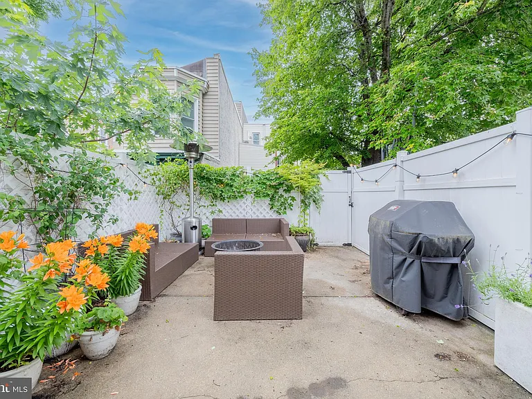 2317 E Letterly St — Photo 19
