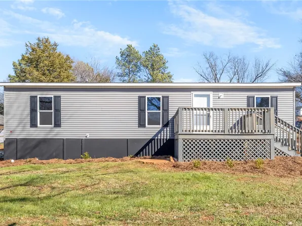 104 Wateree Ln, Williamston, SC 29697