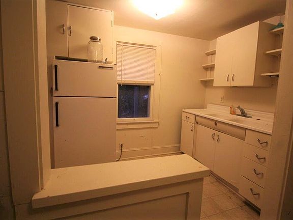 3rd image of 106 N Custer Ave