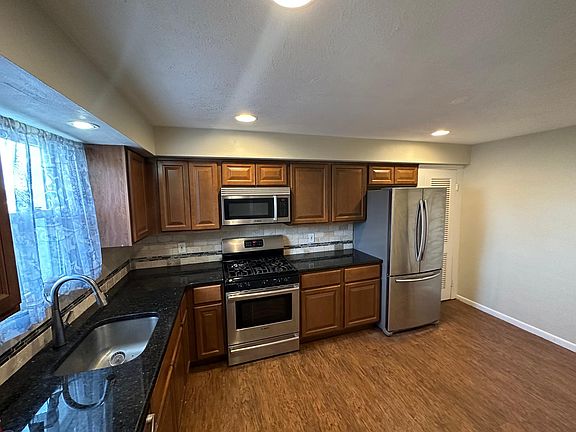 5th image of 24 Cherry St