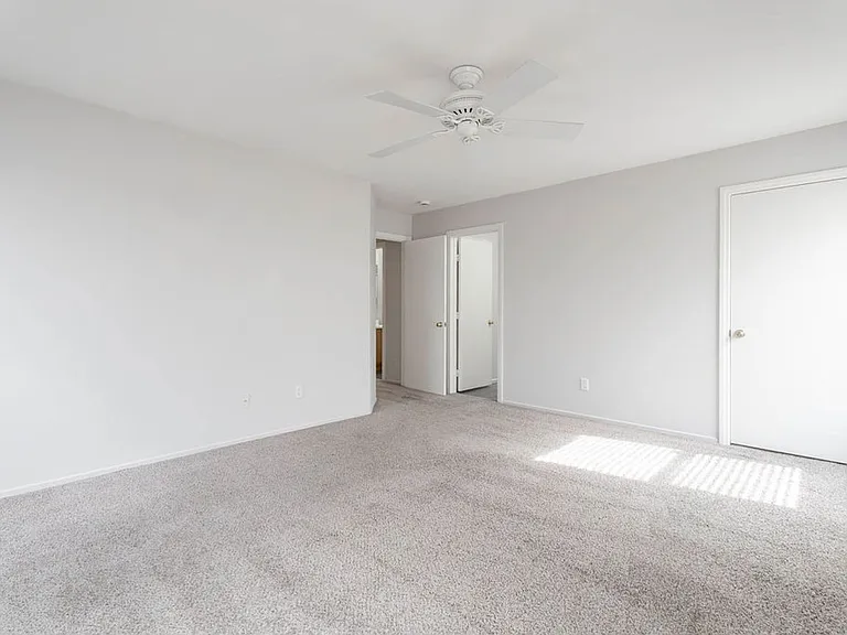 5531 Doubleday St — Photo 36