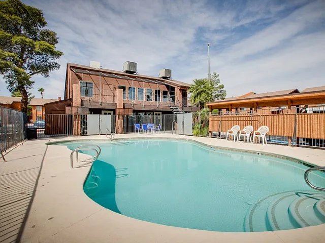 Lake Charlotte Apartments — Photo 3
