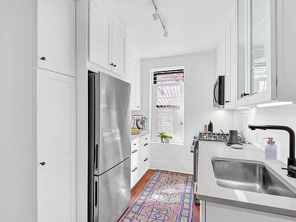 3rd image of 264 6th Ave APT 3B