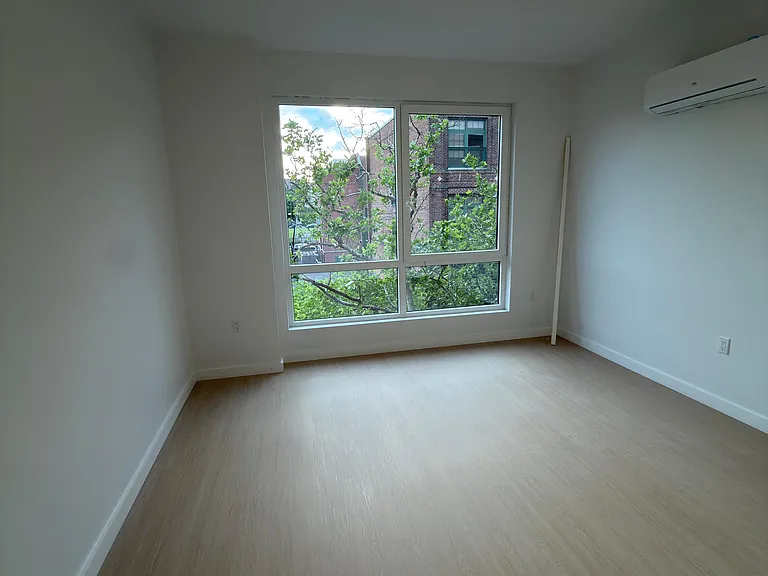 75 Webster St #4D — Photo 6