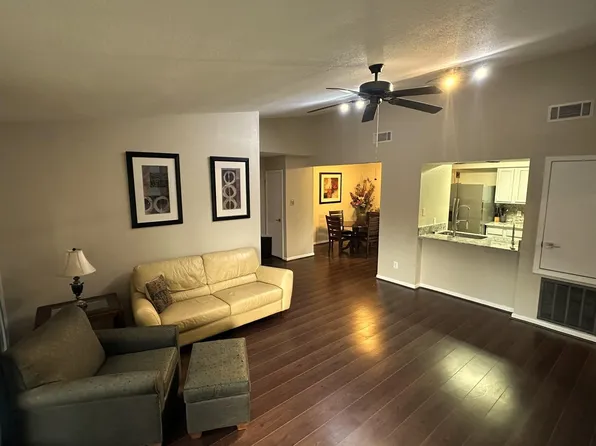 8100 Cambridge St APT 32, Houston, TX 77054