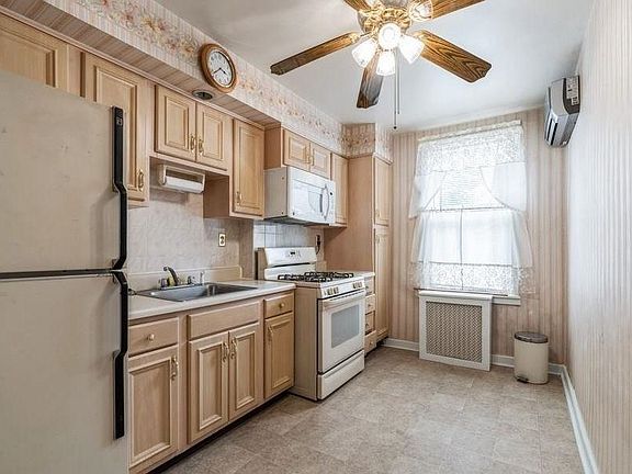 4th image of 119 57th St #1