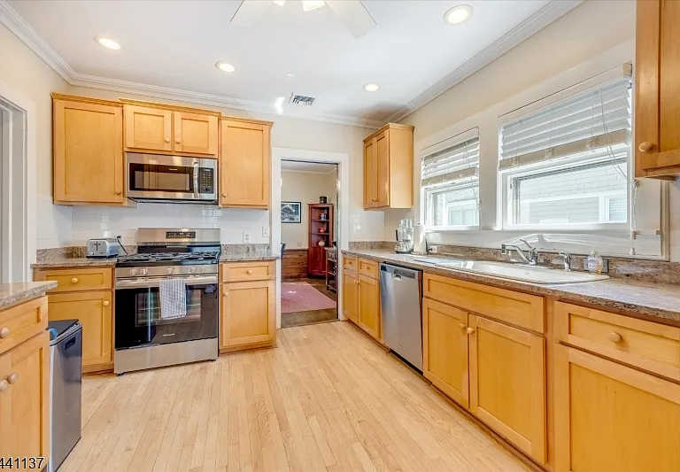 44 Walnut Cres — Photo 9