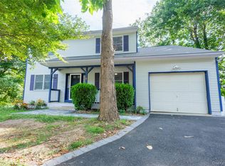 14 Hill Rd, Saint James, NY 11780