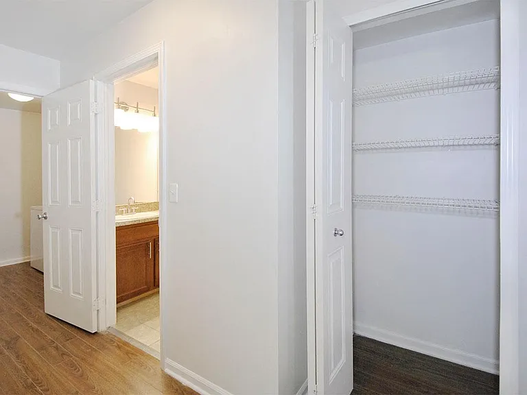 Stonehaven Apartments — Photo 18