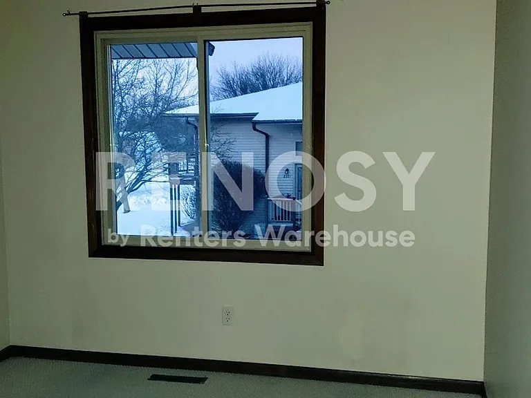 2323 Amberwood Dr — Photo 5