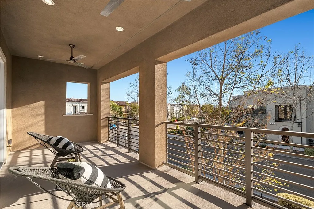 3 bed, 3.0 bath, 1963 sqft, $6,500 — Photo 3