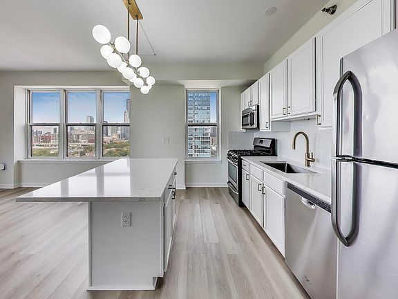 5th image of 5 E 14th Pl APT 1405
