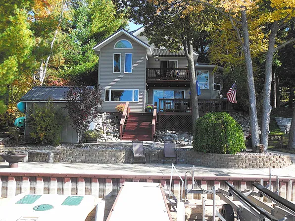 284 Hillcrest Ave, Harrison, MI 48625